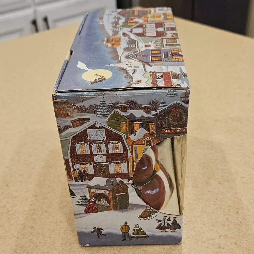 PUBLIX CERAMIC CHRISTMAS HOLIDAY SANTA & MRS CLAUS SALT & PEPPER SHAKERS SET